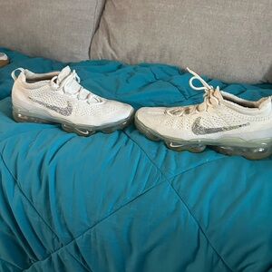 Nike VaporMax Flyknit Sneakers in Light Beige with Silver Swoosh size 9.5